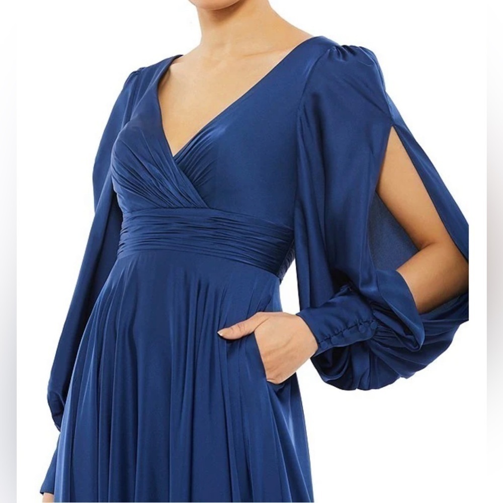 Mac Duggal Long Split Bishop Sleeve Surplice V-Neck A-Line Gown in Blue size 6 - Picture 4 of 13